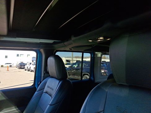 Used 2020 Jeep Wrangler Unlimited Sahara image 24