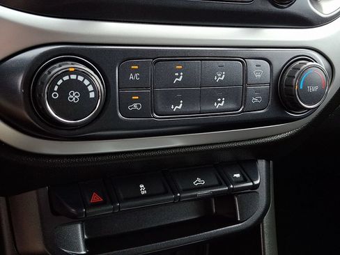 Used 2019 Chevrolet Colorado LT AWD/4WD image 17