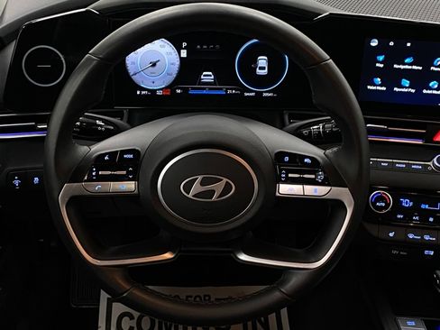 Used 2025 Hyundai Elantra SEL image 15