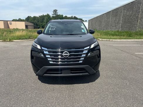 Used 2024 Nissan Rogue SV FWD image 2