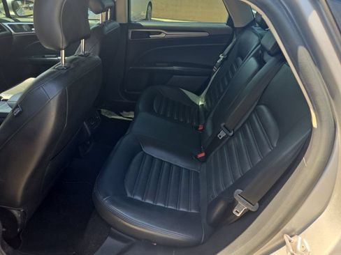Used 2019 Ford Fusion SE FWD image 11