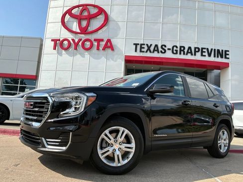 Used 2024 GMC Terrain SLE FWD image 2