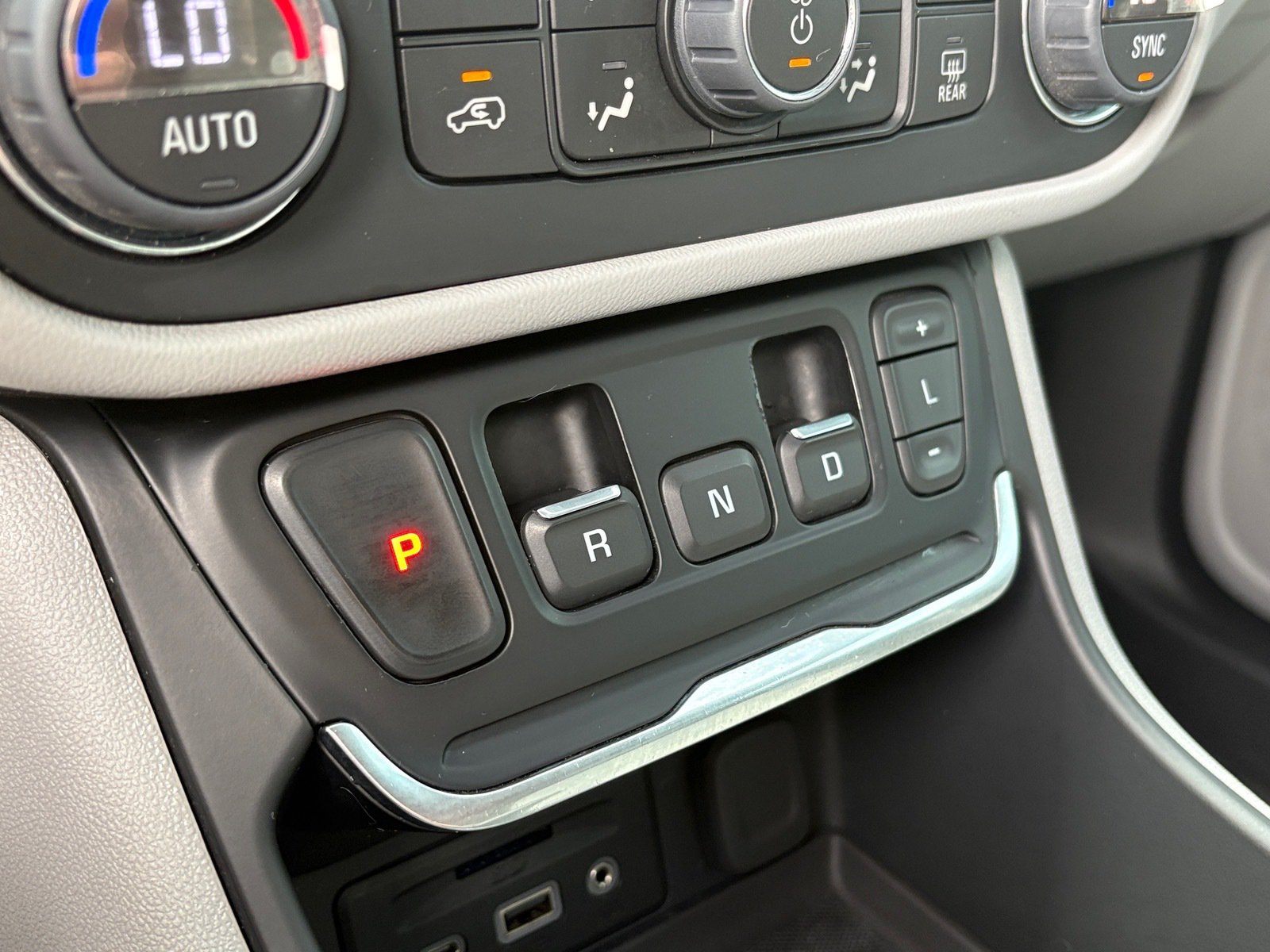 Used 2020 GMC Terrain SLT w/ Preferred Package FWD image 29