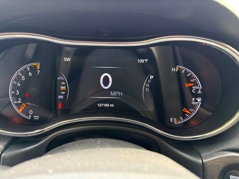 Used 2018 Jeep Grand Cherokee Laredo AWD/4WD image 14