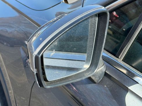 Used 2018 Volkswagen Tiguan S image 9