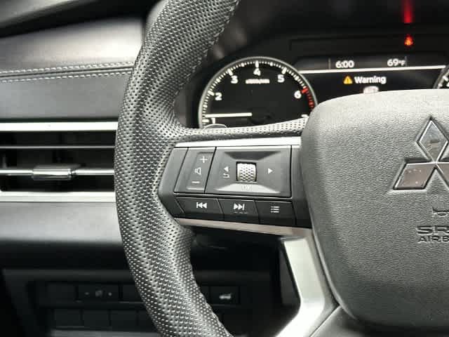 Used 2024 Mitsubishi Outlander SE AWD/4WD image 8