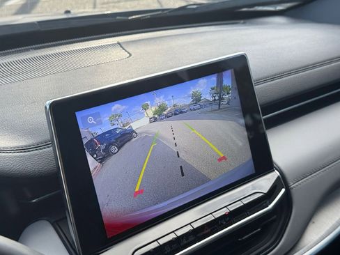 Used 2025 Jeep Compass Limited image 24