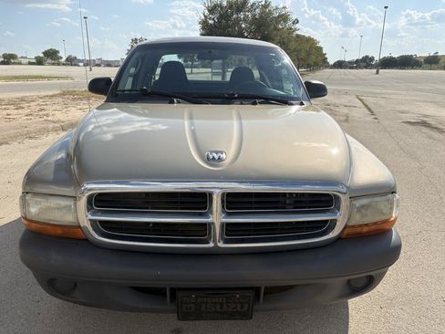 Used 2004 Dodge Dakota 2WD Club Cab w/ Tire & Handling Group image 4