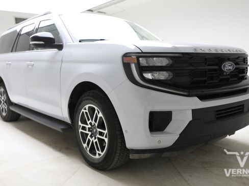 Used 2025 Ford Expedition Max Active image 6