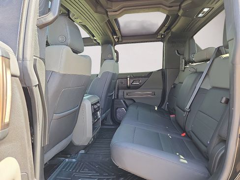 Used 2024 GMC Hummer EV 2X w/ Extreme Off-Road Package AWD/4WD image 15