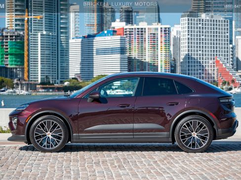 Used 2025 Porsche Macan 4 Electric image 4