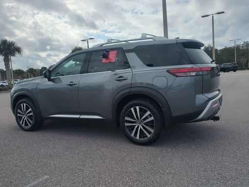 Used 2024 Nissan Pathfinder Platinum w/ Black Appearance Package image 7