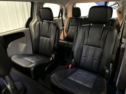 Used 2014 Chrysler Town & Country Touring FWD image 26