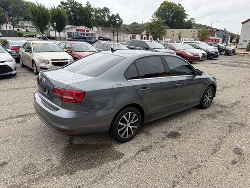 Used 2018 Volkswagen Jetta SE FWD image 6