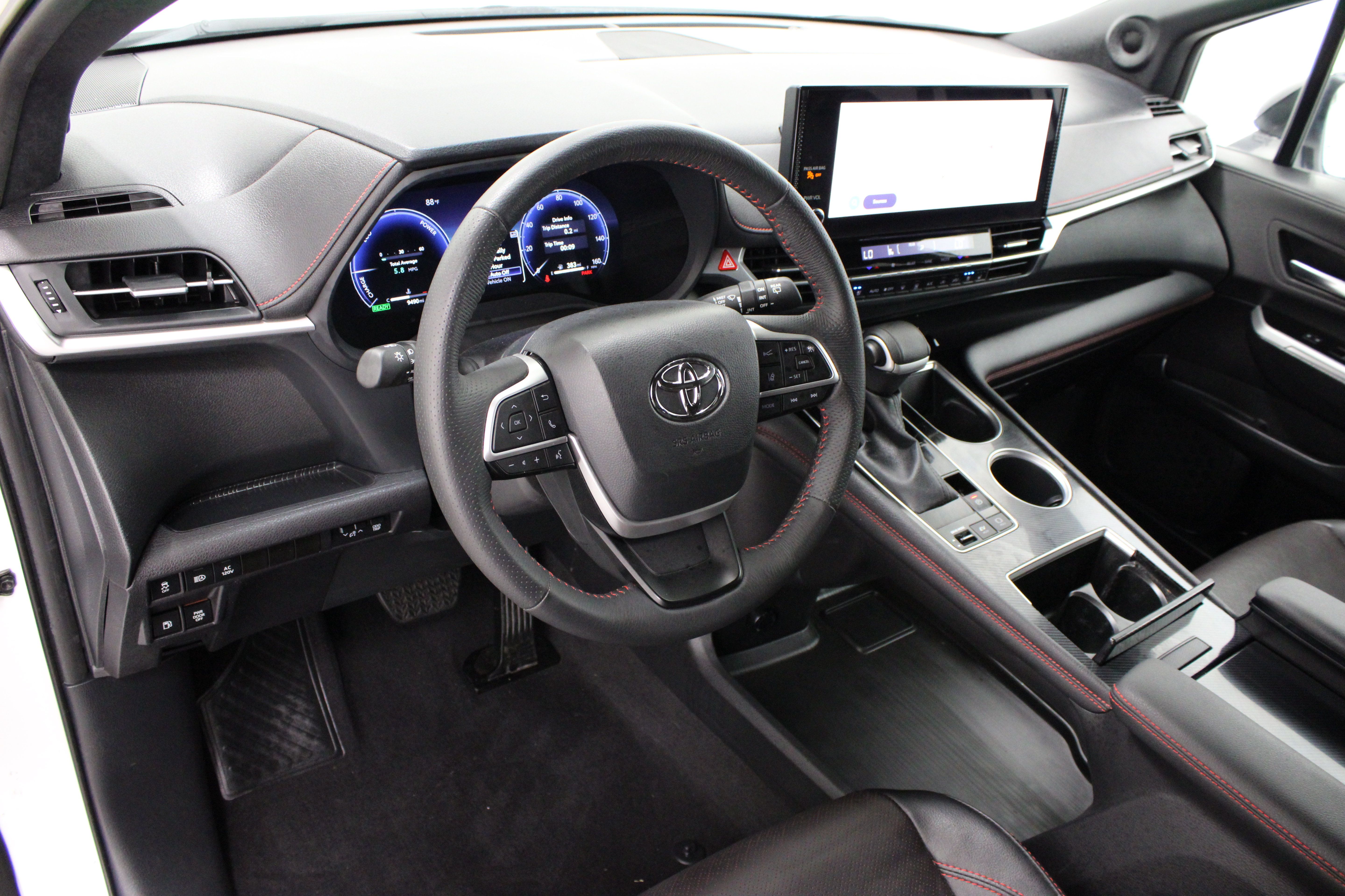 Used 2025 Toyota Sienna XSE w/ XSE Premium Package FWD image 13
