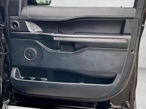 Used 2021 Ford Expedition Max XLT image 18