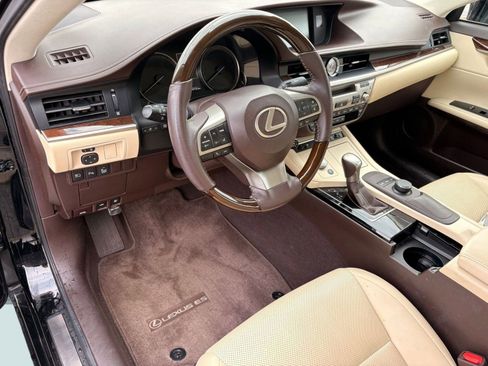 Used 2017 Lexus ES 350 image 4