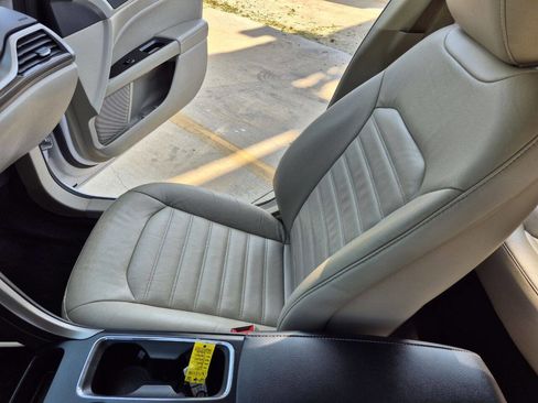 Used 2017 Ford Fusion SE w/ Fusion SE Technology Package image 23