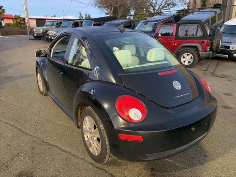 Used 2010 Volkswagen Beetle Coupe image 2