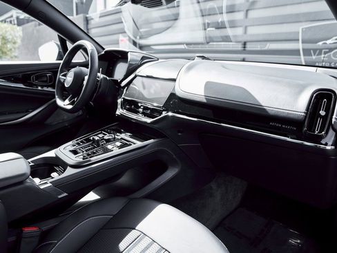 Used 2025 Aston Martin DBX 707 image 39