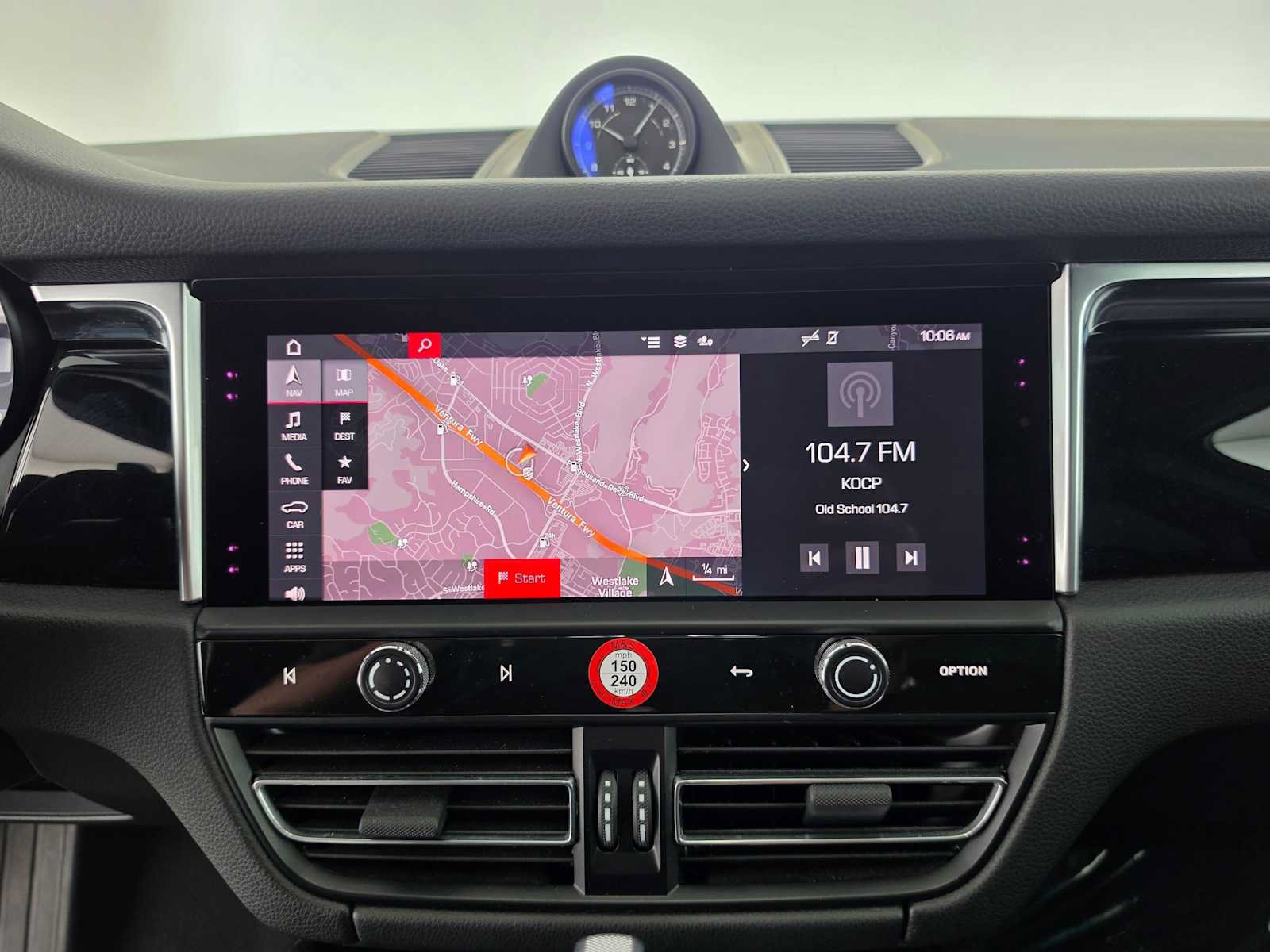 Used 2024 Porsche Macan AWD/4WD image 26