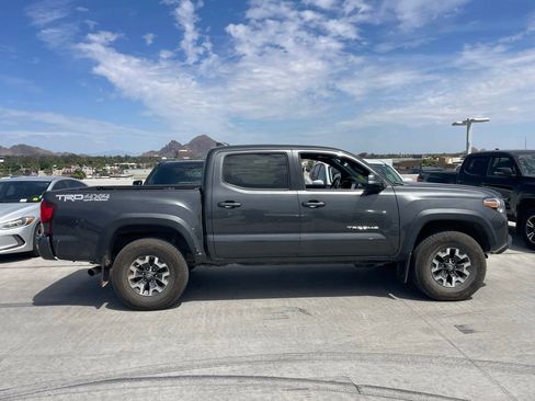 Used 2019 Toyota Tacoma TRD Off-Road AWD/4WD image 2
