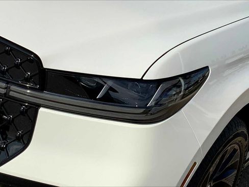 New 2025 Lincoln Navigator L Reserve w/ Jet Appearance Package image 13