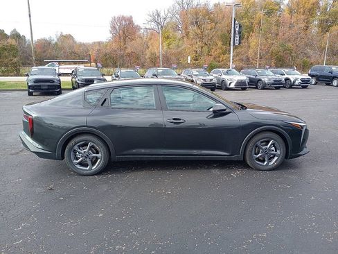 New 2025 Kia K4 LXS image 2