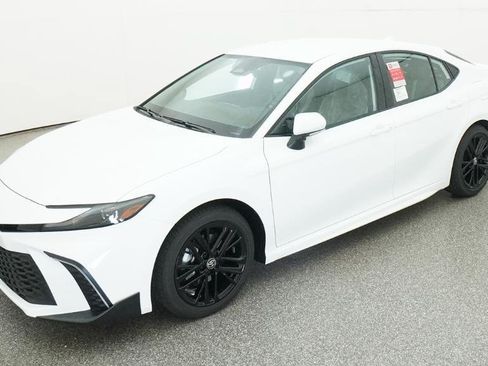 Used 2026 Toyota Camry SE FWD image 33