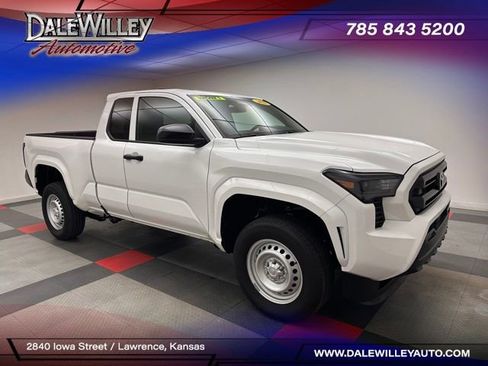 Used 2025 Toyota Tacoma SR image 1