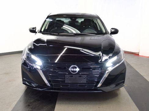 Used 2025 Nissan Altima 2.5 SV FWD image 3