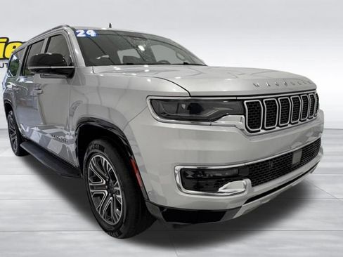 Used 2024 Jeep Wagoneer L Series II w/ Flexible Seating Group AWD/4WD image 9