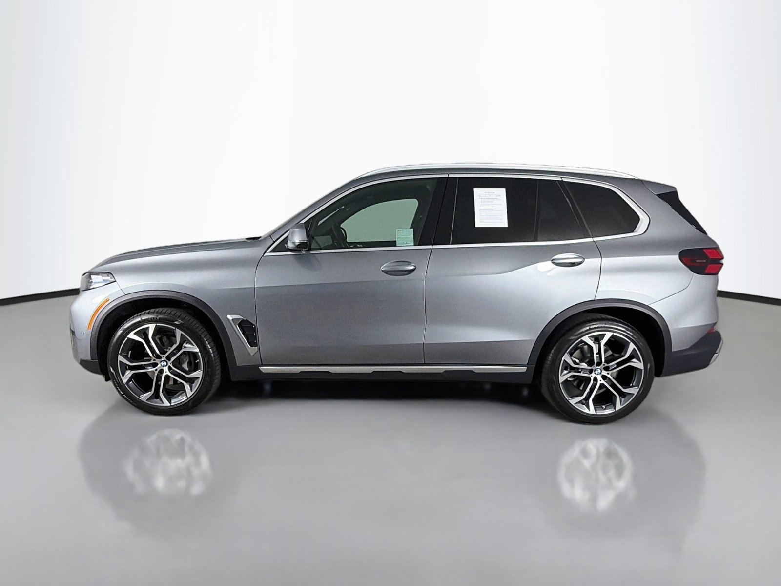 Used 2026 BMW X5 sDrive40i w/ Premium Package RWD image 4