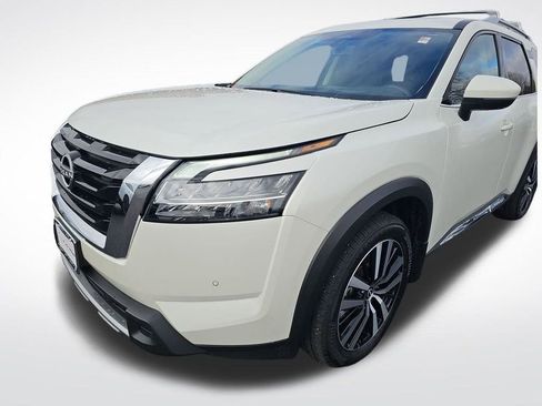 Used 2024 Nissan Pathfinder Platinum w/ Cargo Package image 28