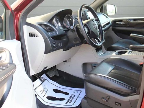 Used 2019 Dodge Grand Caravan SXT image 22