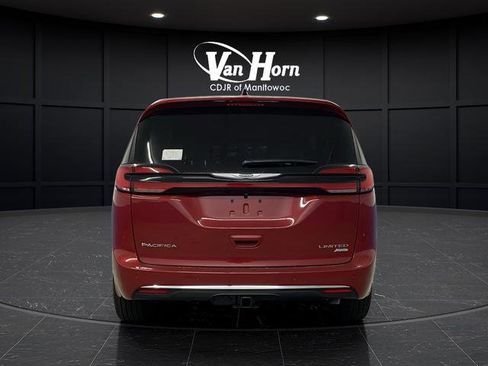 New 2026 Chrysler Pacifica Limited w/ Trailer Tow Group image 14