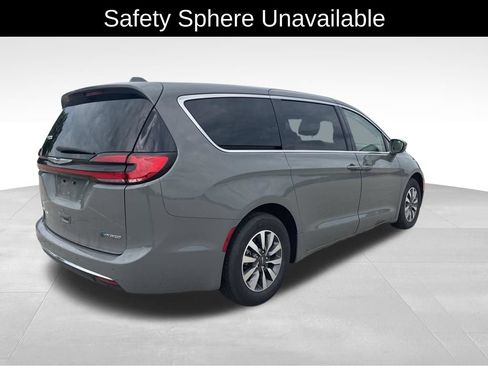 Used 2022 Chrysler Pacifica Touring-L FWD image 7