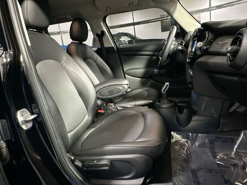 Used 2021 MINI Cooper 4-Door Hardtop image 34