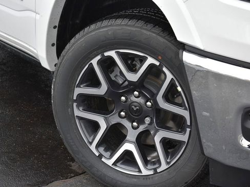 New 2026 RAM 1500 Laramie AWD/4WD image 3