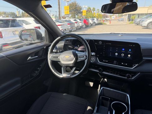 Used 2025 Chevrolet Equinox LT AWD/4WD image 35