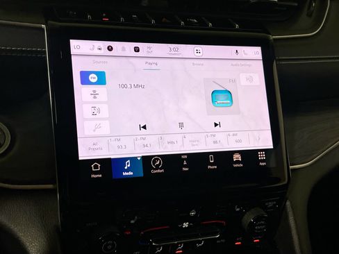 Used 2022 Jeep Grand Cherokee Limited image 15