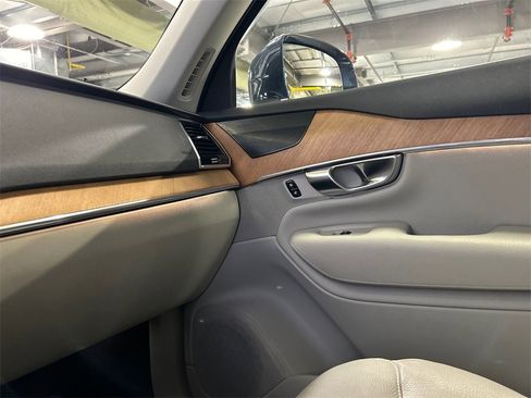 Certified 2021 Volvo XC90 T8 Inscription Expression w/ Advanced Package image 21