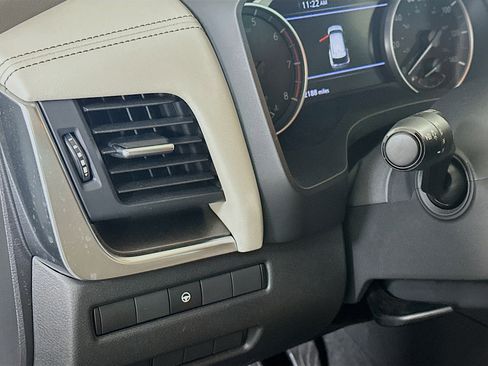 Used 2023 Nissan Rogue SV image 17