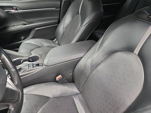 Used 2022 Toyota Camry XSE FWD image 15