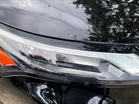 Certified 2023 Nissan Rogue SV FWD image 28