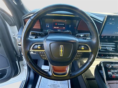 Used 2023 Lincoln Navigator Reserve image 12