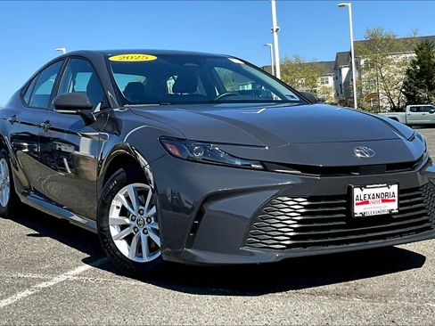Used 2025 Toyota Camry LE image 2