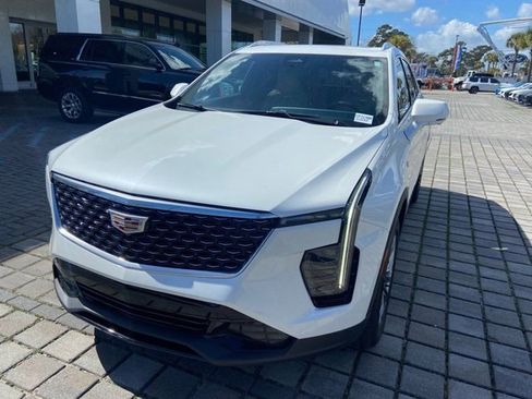 Certified 2025 Cadillac XT4 Premium Luxury image 2