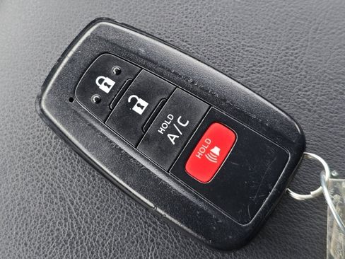 Used 2021 Toyota Prius Prime XLE image 36