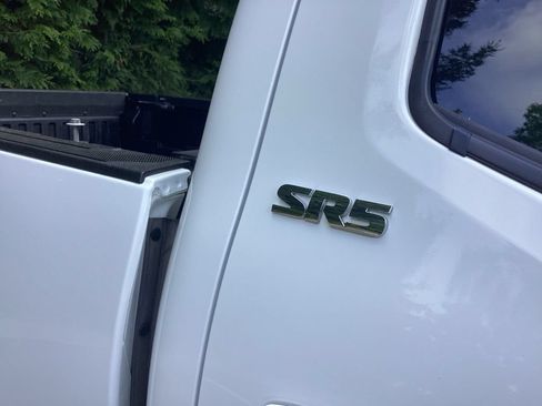 Used 2022 Toyota Tacoma SR5 AWD/4WD image 16